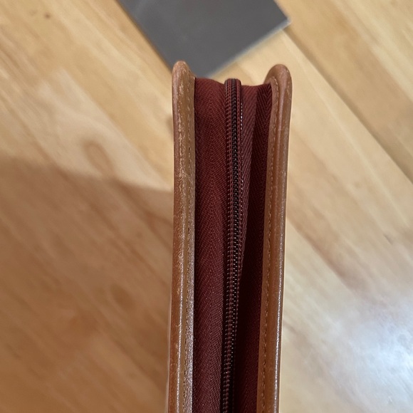 Tous NWT File Folder Black and White Artistic File Folder with Brown Trim - Picture 7 of 10